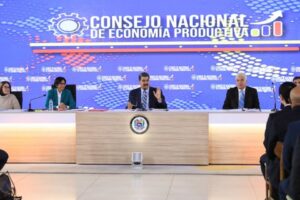 Maduro anuncia que gobernadores opositores "se moverán" para pedir cese de sanciones