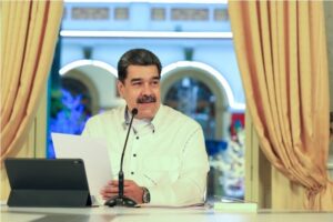 Maduro felicita al Gobierno colombiano y al ELN al concluir el ciclo de diálogo en Caracas