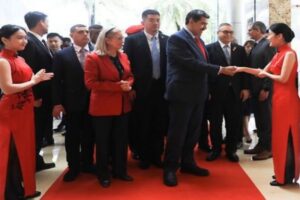 Maduro llega a China este #8Sep para “fortalecer lazos” y buscar apoyo económico (+Video)