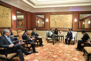 Maduro se reúne con el director del Centro Internacional de la Reducción de la Pobreza de China |