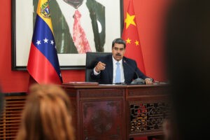 Maduro se reúne con jefe de la Asamblea Nacional Popular de China