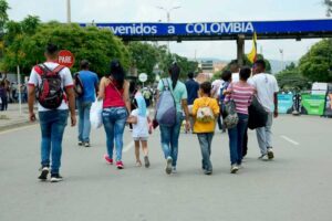 Más de 100 venezolanos ingresan a Colombia tras operativo militar contra minería ilegal