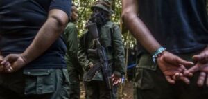 Más de 2.500 desplazados en sur de Colombia por combates entre ELN y disidencias de FARC - AlbertoNews