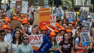 Médicos anuncian una huelga sin precedentes en Gran Bretaña