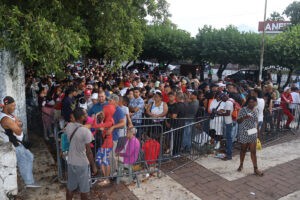 Migrantes realizan procesión en sur de México para pedir que se regule su tránsito a EEUU