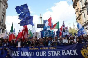 Miles de britnicos se manifiestan en Londres contra el Brexit: "Volveremos a la Unin Europea!"