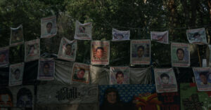Miles de mensajes de texto dan nuevas pistas del caso Ayotzinapa