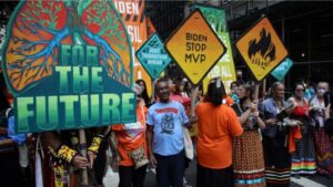 Miles de personas piden en Nueva York acabar con los combustibles fósiles - AlbertoNews