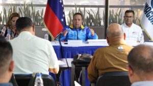 Ministro Marco Torres lidera encuentro con hidrológicas