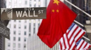 Moody's sube sus previsiones para EEUU y rebaja las de China para 2024