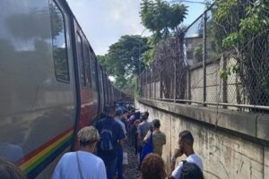 Nueva explosión en Metro de Caracas obligó a usuarios a caminar por la vía ferréa