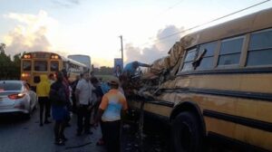 Ocho muertos al colisionar dos autobuses en el este de la República Dominicana - AlbertoNews