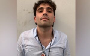 Ovidio Guzmán, uno de los hijos de 'El Chapo', es extraditado a EE.UU. y está en custodia federal en Chicago - AlbertoNews