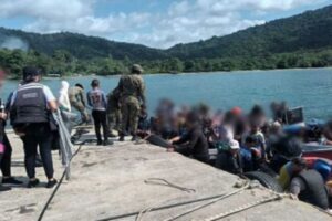 Panamá interceptó una lancha con 150 migrantes, la gran mayoría venezolanos (+Video)