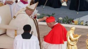 Papa nombra cardenal al venezolano Diego Padrón