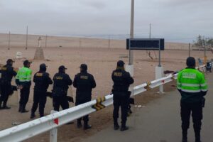 Perú desplegó funcionarios policiales en la frontera con Chile para impedir el ingreso irregular de migrantes al país (+Fotos)
