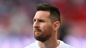 Polémica acusación contra Messi por no cantar el himno de Argentina
