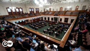 Polémico fiscal general de Texas absuelto en juicio político – DW – 17/09/2023