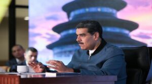 Presidente Maduro exige desde China fin de sanciones