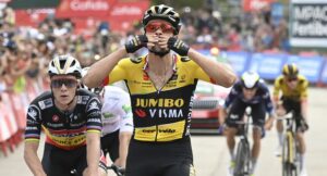 Primoz Roglic ganó la etapa 8 de la Vuelta a España ante de Remco Evenepoel
