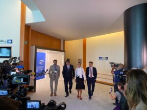 Puigdemont y Yolanda Díaz concluyen su encuentro "optimistas" y anuncian más reuniones