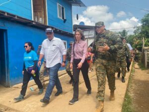 Representantes de EEUU visitan el Darién colombiano para inspeccionar situación migratoria - AlbertoNews