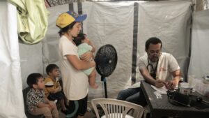 Conversando con la VOA entrevista a Médicos sin Frontera sobre paso de migrantes por la frontera