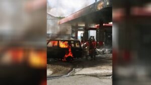 Se incendió un bus en una bomba de gasolina de la Av. Sucre de Caracas