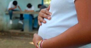 Tasa de embarazos en adolescentes en Venezuela reduce lentamente