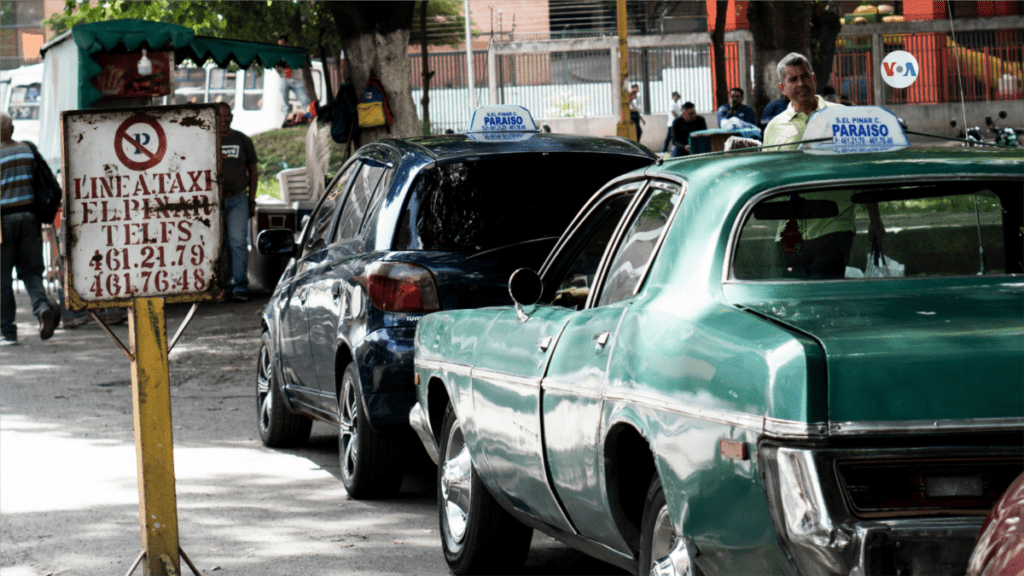 Taxistas venezolanos se resisten a afiliarse a las aplicaciones populares