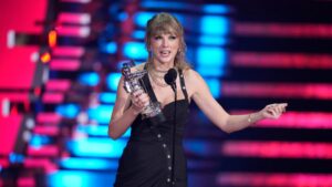 Taylor Swift, Karol G y Shakira ganan en los Premios MTV