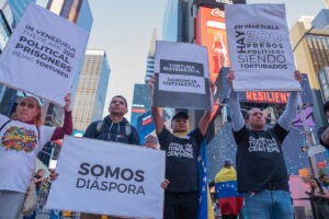 Times Square clama contra el cierre de los "centros de tortura" en Venezuela