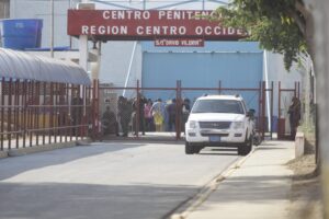 Trasladan a 118 presos de Tocorón al penal de Uribana en Lara