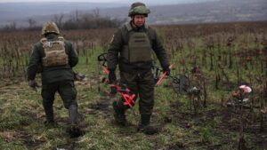 Ucrania cifra en 35.000 millones de euros el coste de retirar las minas del país