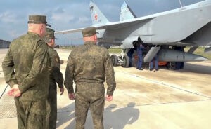 Un caza ruso intercepta un avin de patrulla estadounidense sobre el mar de Barents