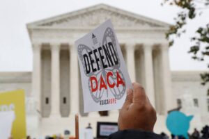 Un juez federal rechaza el recurso del Gobierno de EE.UU. y declara ilegal el plan migratorio DACA - AlbertoNews