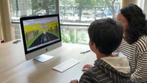 Un videojuego creado en Barcelona ayuda a leer a 200.000 niños de 20 países. Lo explica Montserrat García, psicóloga y creadora del juego.