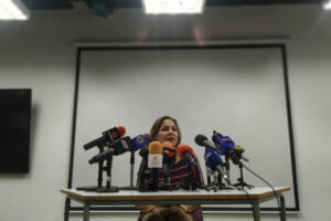 Uzcátegui dice que suspender primarias evitaría a la oposición irse al "despeñadero"
