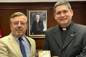 Venezolano Javier Fernández es el jefe de protocolo de la Secretaría de Estado Vaticano