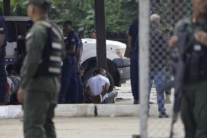 Venezuela enva a 11.000 militares a retomar la crcel de Tocorn, base de la banda Tren de Aragua, en la que haba discoteca, zoo y piscina