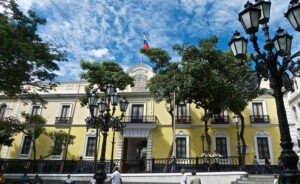 Venezuela reabre su embajada en Bogotá y servicios consulares en Barranquilla