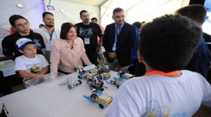 Venezuela recibe tres mil módulos de robótica - Yvke Mundial