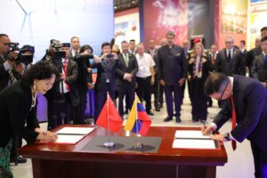 Venezuela y China firman Memorándum de Entendimiento en el ámbito de la cooperación, desarrollo y modernización de las zonas económicas especiales.
