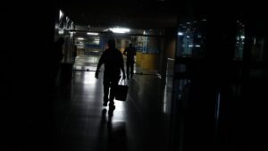 Videos y fotos | Suspensión del sistema Metro de Caracas complica traslado de los ciudadanos a sus hogares