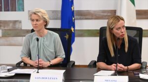 Von der Leyen anuncia en Lampedusa un plan europeo para frenar la inmigración irregular