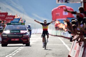 Vuelta a Espaa: Lgrimas de redencin de Evenepoel en su pica victoria en Belagua