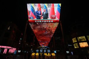 Xi Jinping recibe a Maduro en Pekn y anuncia que "elevar" las relaciones con Venezuela