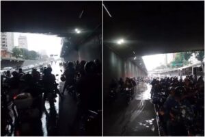 decenas de motorizados colapsaron la avenida Libertador al escampar y dejar un solo canal para la circulación (+Video)