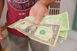 dólar oficial superó barrera de los 34 bolívares