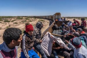 suspenden las operaciones de trenes de carga usados por migrantes en México para llegar a la frontera con Estados Unidos